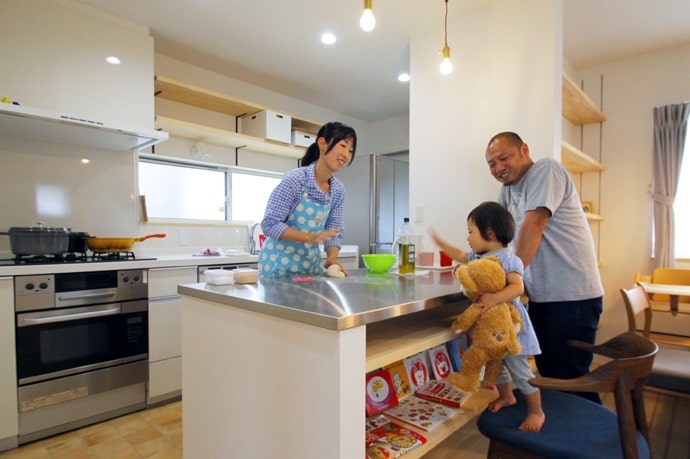 焼きたてパンのやさしい香りに包まれて、お気に入りの家具とともにライフスタイルを楽しむ暮らし