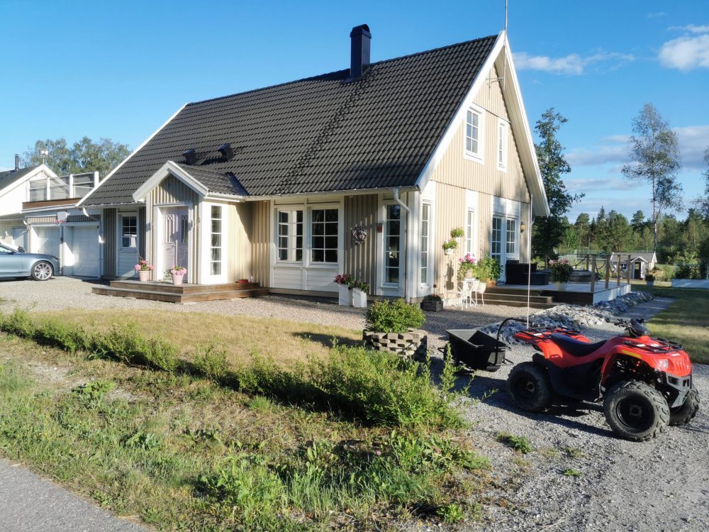 スウェーデン田舎の一軒家 浜松で安心の注文住宅を建てる工務店 都田建設 平屋 ガレージ 和モダンの実績多数